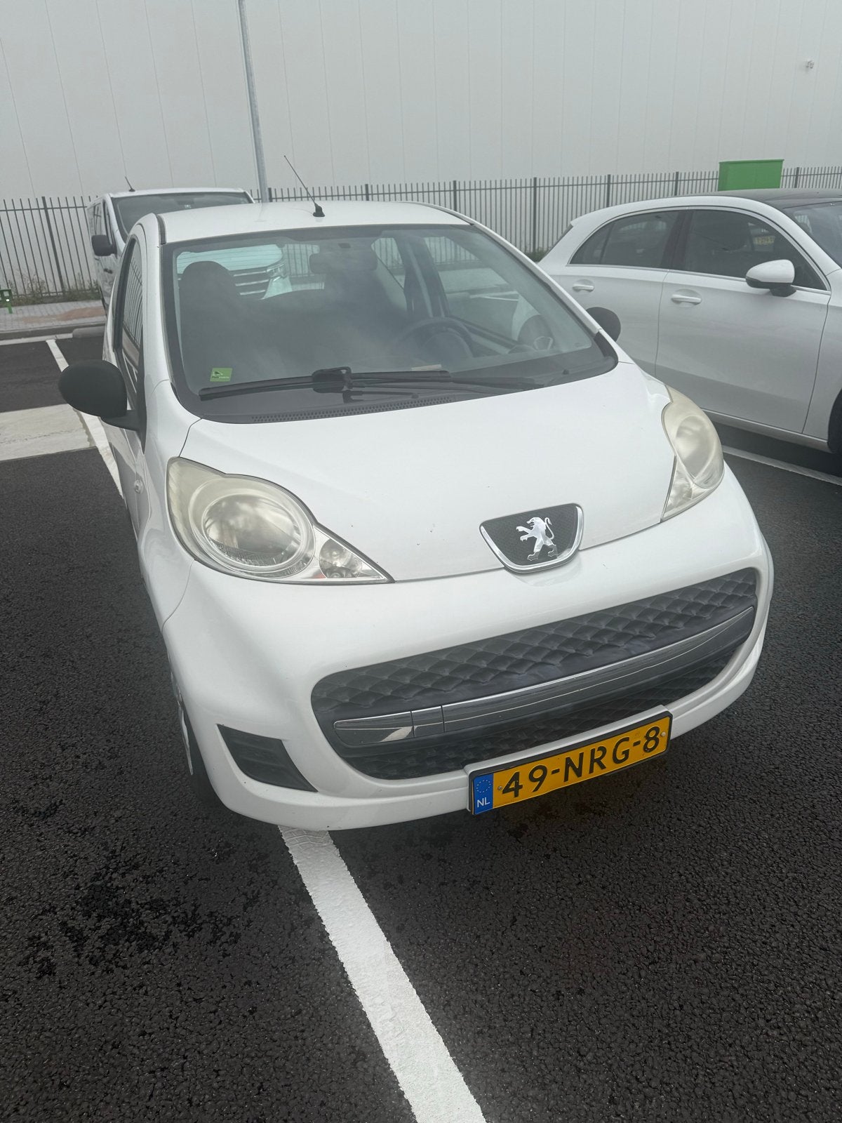 Peugeot 107 1.0 12V E-vti 68PK 3DR 2010 Wit, Voorwielaandrijving, Stof, 4 stoelen, Origineel Nederlands
