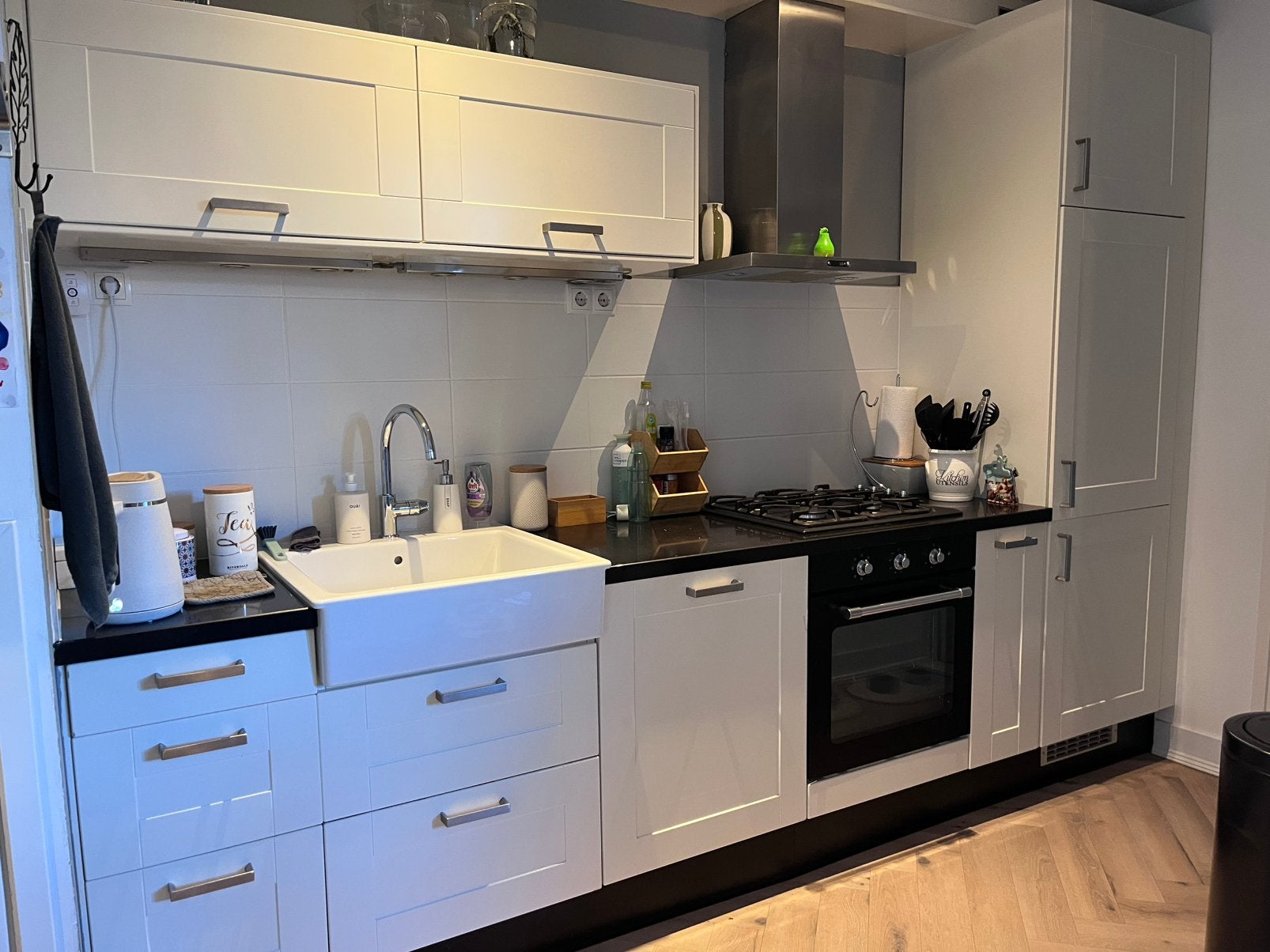 Keuken (IKEA wit, zwart keukenblad), Ophalen, Gebruikt, Wit, Graniet of Steen