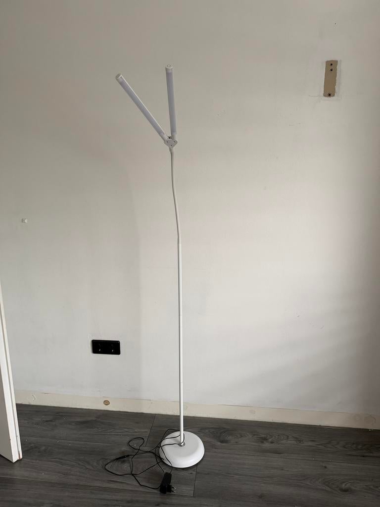 Schoonheidsspecialiste vloerlamp wit, Ophalen, Zo goed als nieuw, 150 tot 200 cm