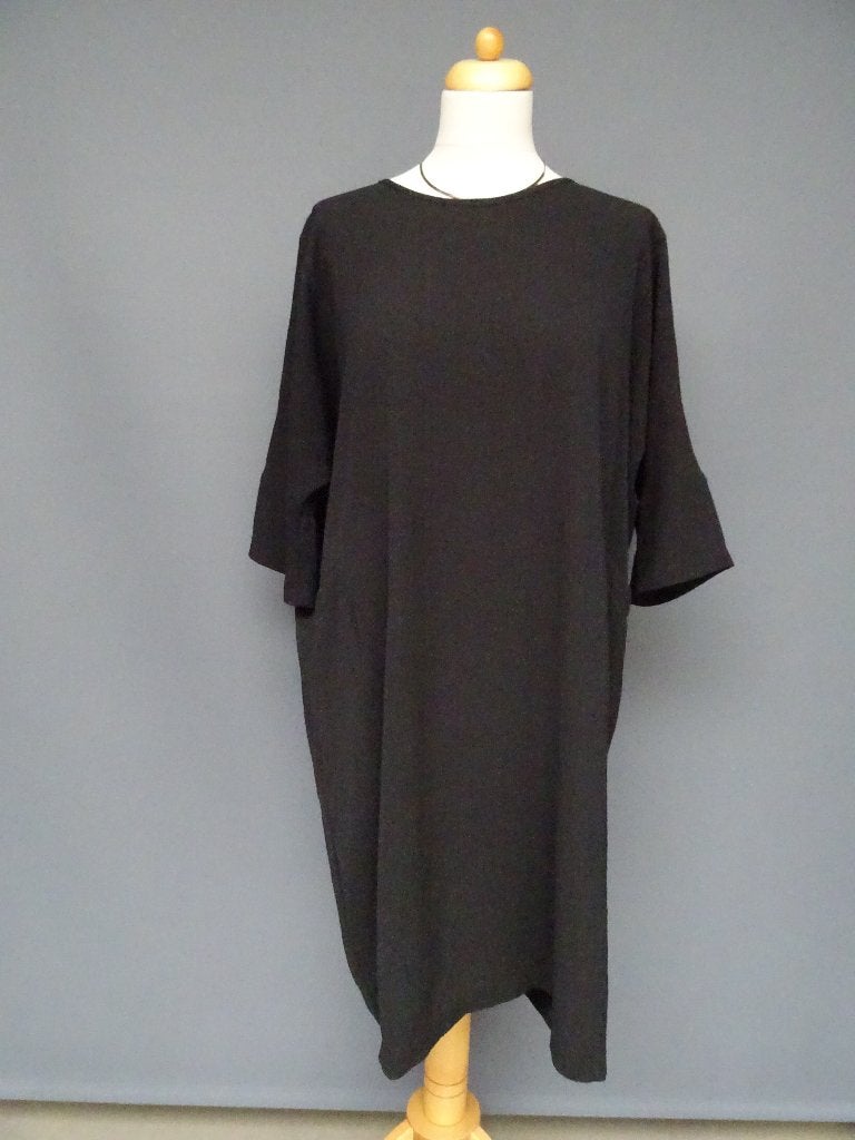 ZUSSS maat XL, rechte zwarte jurk., Kleding | Dames, Jurken, Zwart, Maat 46/48 (XL) of groter, Ophalen of Verzenden, Zo goed als nieuw