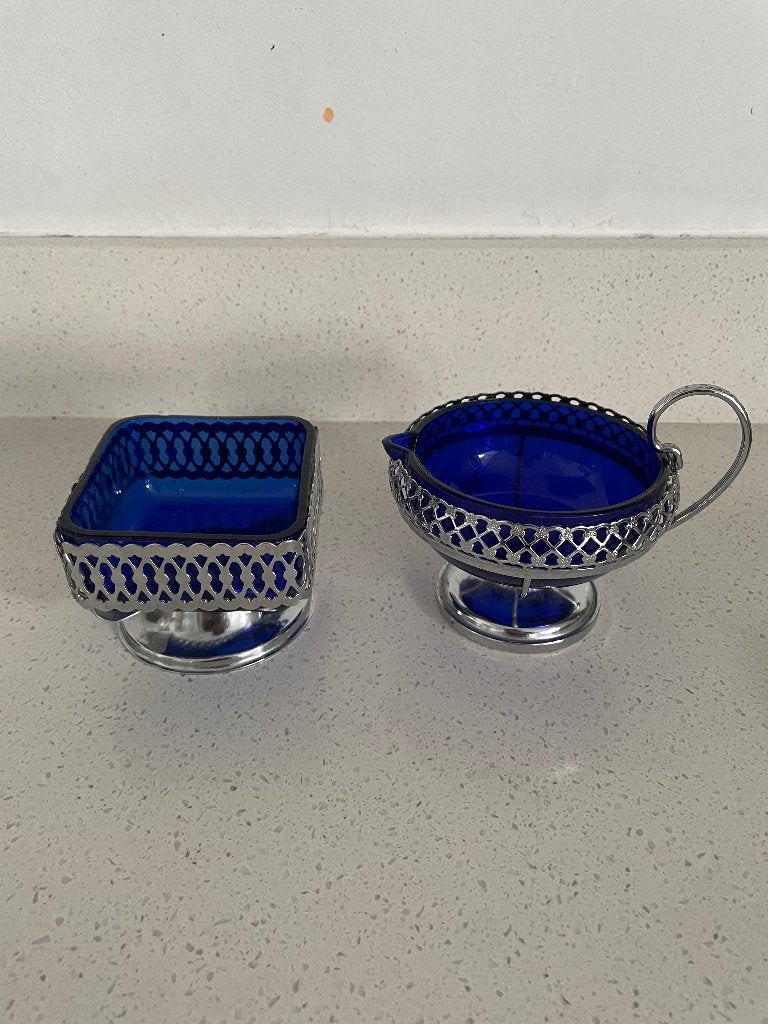 Twee vintage kobaltblauwe schaaltjes op verchroomd onderstel, Antiek en Kunst, Ophalen of Verzenden
