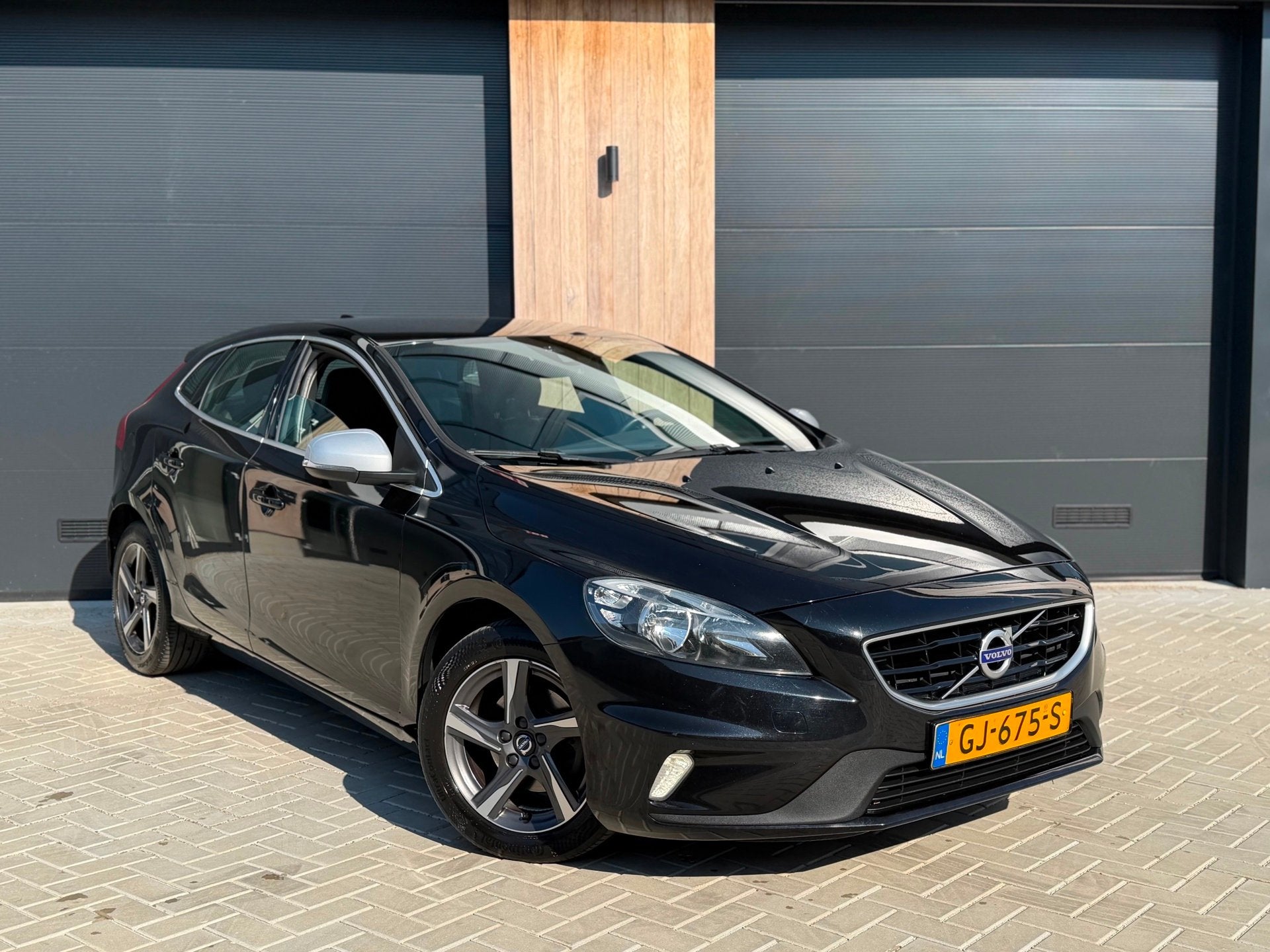 Volvo V40 2.0 D2 R-Design (bj 2015) Alcantara/Euro6/Climate/, Auto's, Volvo, Voorwielaandrijving, Gebruikt, 4 cilinders, 1969 cc
