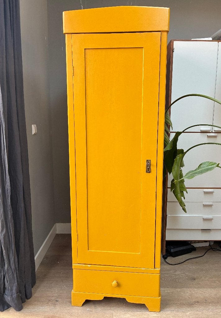 Okergele Van Dijk & ko linnenkast kinderkamer, Gebruikt, Met deur(en), Vintage, 50 tot 100 cm