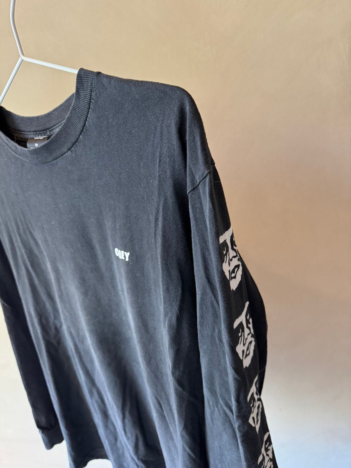Obey shirt, Zwart, Lange mouw, Gedragen, Ophalen