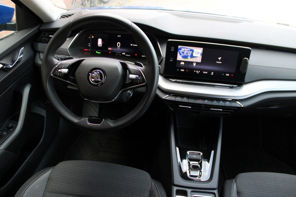 Skoda Octavia Combi 1.4 TSI iV PHEV Business Editon | PDC |, Auto's, Automaat, Stof, Gebruikt, 4 cilinders