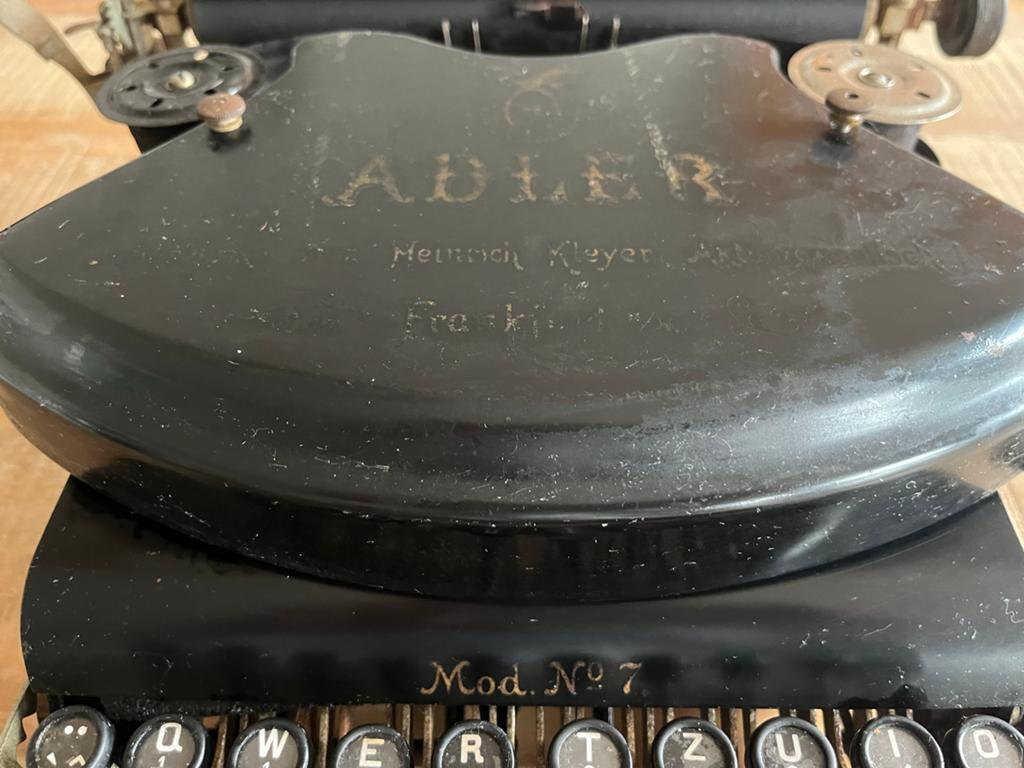 Adler typemachine., Diversen, Ophalen