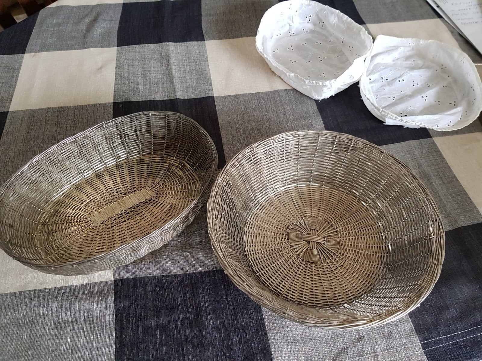 2 brood / fruitmandjes, Huis en Inrichting, Keuken | Servies, Gebruikt, Verzenden, Schaal of Schalen, Overige stijlen