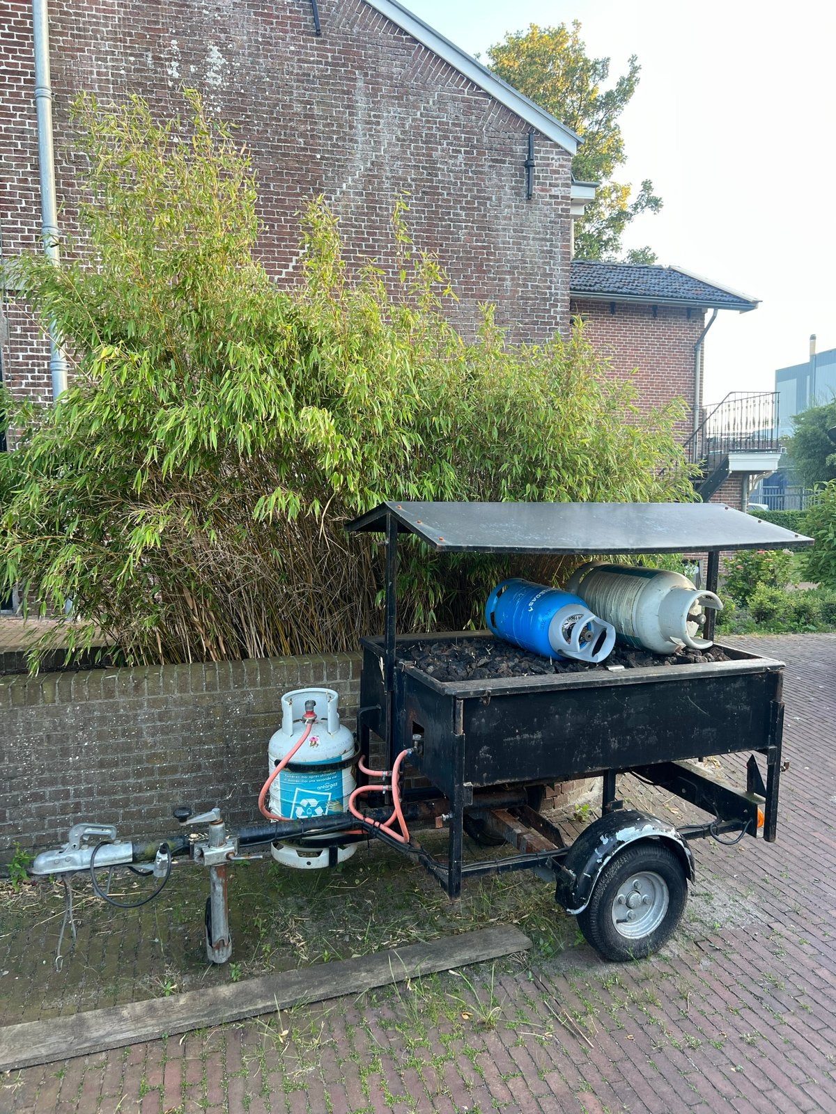 Professionele BBQ-aanhanger met gasaansluiting (opknapper), Ophalen, Gebruikt