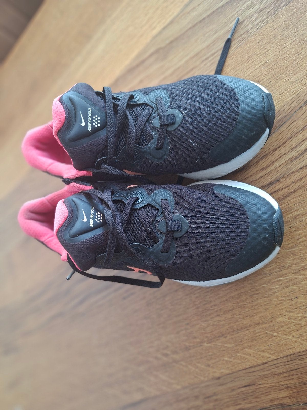 Nike Renew Run sneakers - Zwart/Roze - Maat 37.5, Kleding | Dames, Schoenen, Nike, Ophalen of Verzenden