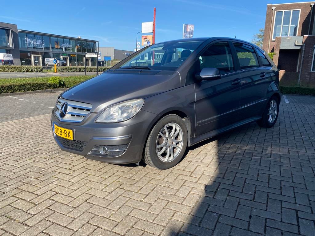 Mercedes-Benz B-Klasse 1.5 B160 5DRS CVT 2010 Grijs, 1498 cc, Leder en Stof, 14 km/l, 1000 kg