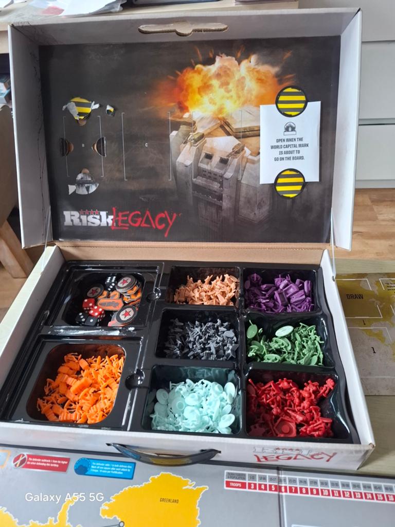 Risk Legacy Bordspel - Unieke Ervaring!, Gebruikt, 1027 Newport Ave, Pawtucket, RI 02861, USA, Ophalen of Verzenden, Drie of vier spelers