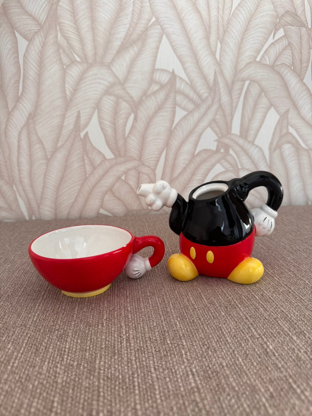 Disney Mickey Mouse keramische melkkan & kopje – 3D set, Ophalen of Verzenden, Mickey Mouse, Zo goed als nieuw, Servies