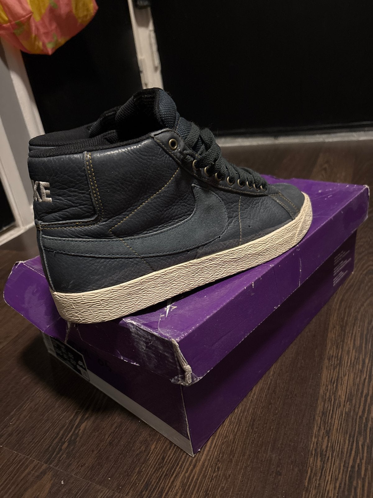 Nike SB Blazer Mid - Donkerblauw - Maat 42.5, Ophalen, Zo goed als nieuw, Blauw, Sneakers of Gympen