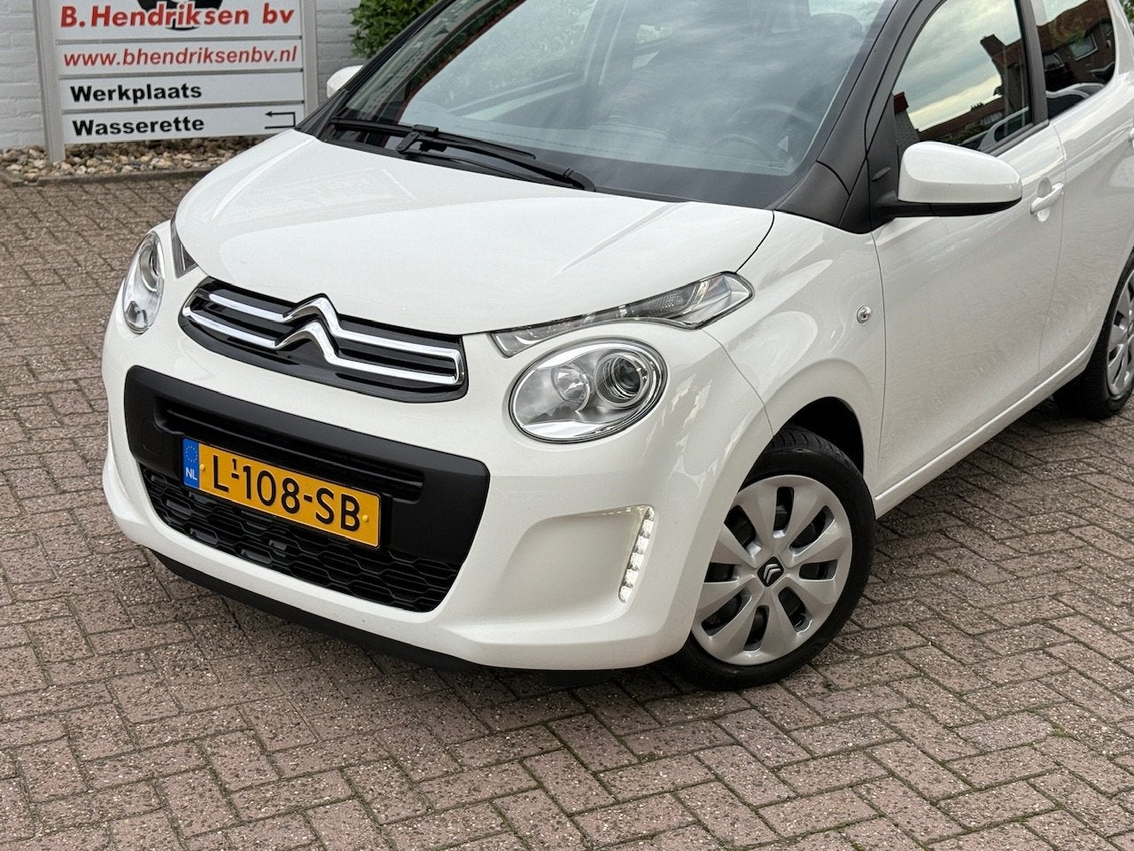 Citroen C1 1.0 VTi 72PK 5D Feel/ Airco/ Bluetooth/ Centrale, Auto's, Dealer onderhouden, Stof, Gebruikt, 4 stoelen