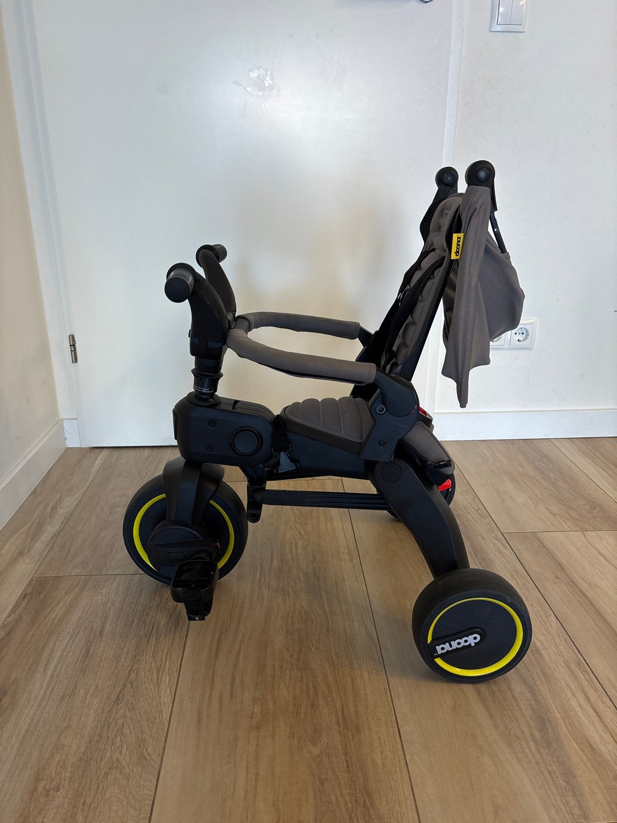 Doona Liki Trike S3 opvouwbare driewieler, Fietsen en Brommers, Ophalen, Zo goed als nieuw, Trommelrem, Duwstang