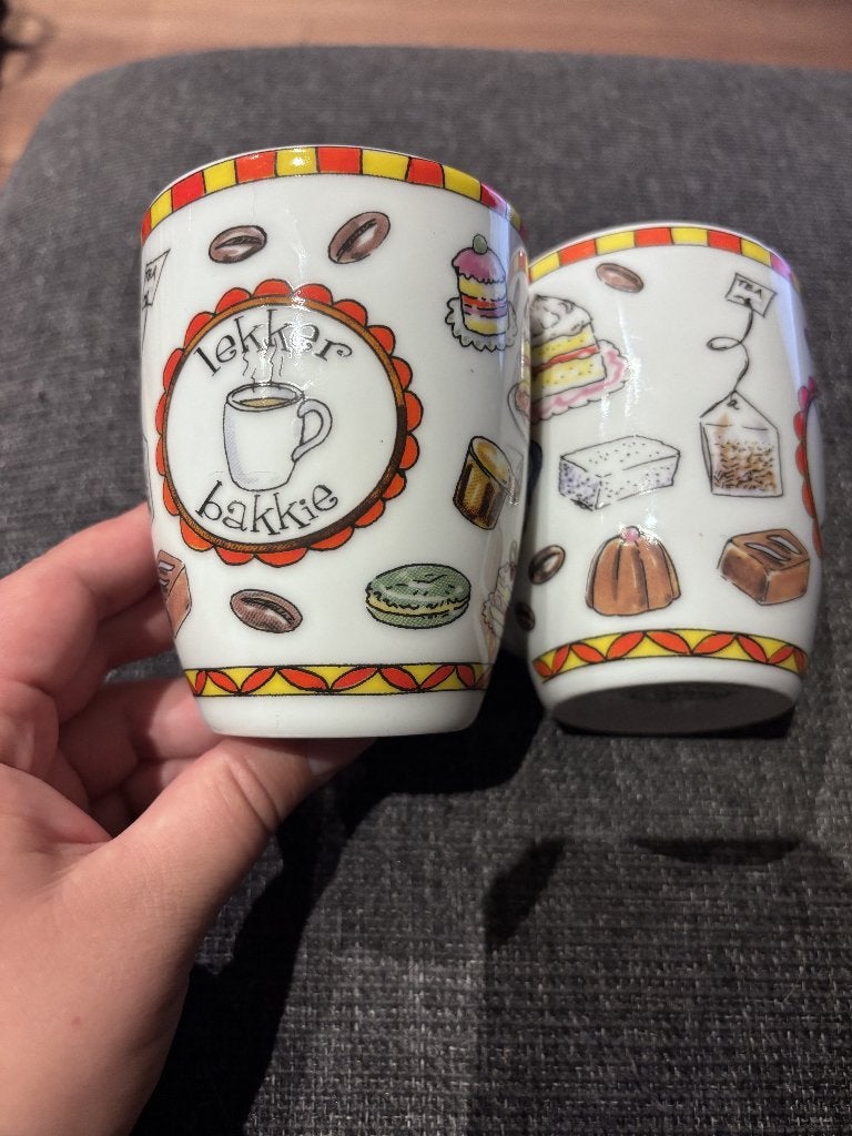 2x Theo mok Lekker Bakkie | koffiemokken gebak & koekjes, Overige merken, Ophalen of Verzenden, Zo goed als nieuw, Overige stijlen