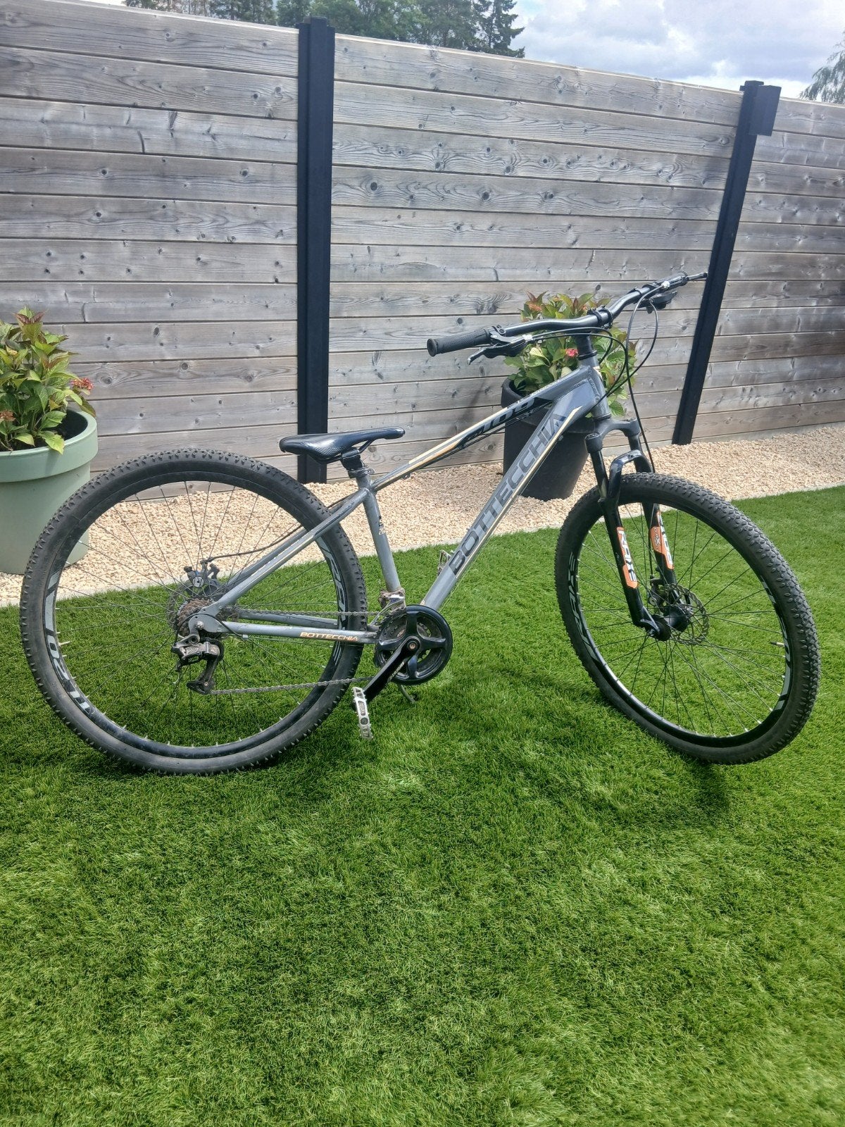 Mooie Bottecchia MTB met 21 versnellingen en ijzeren pedalen, Ophalen