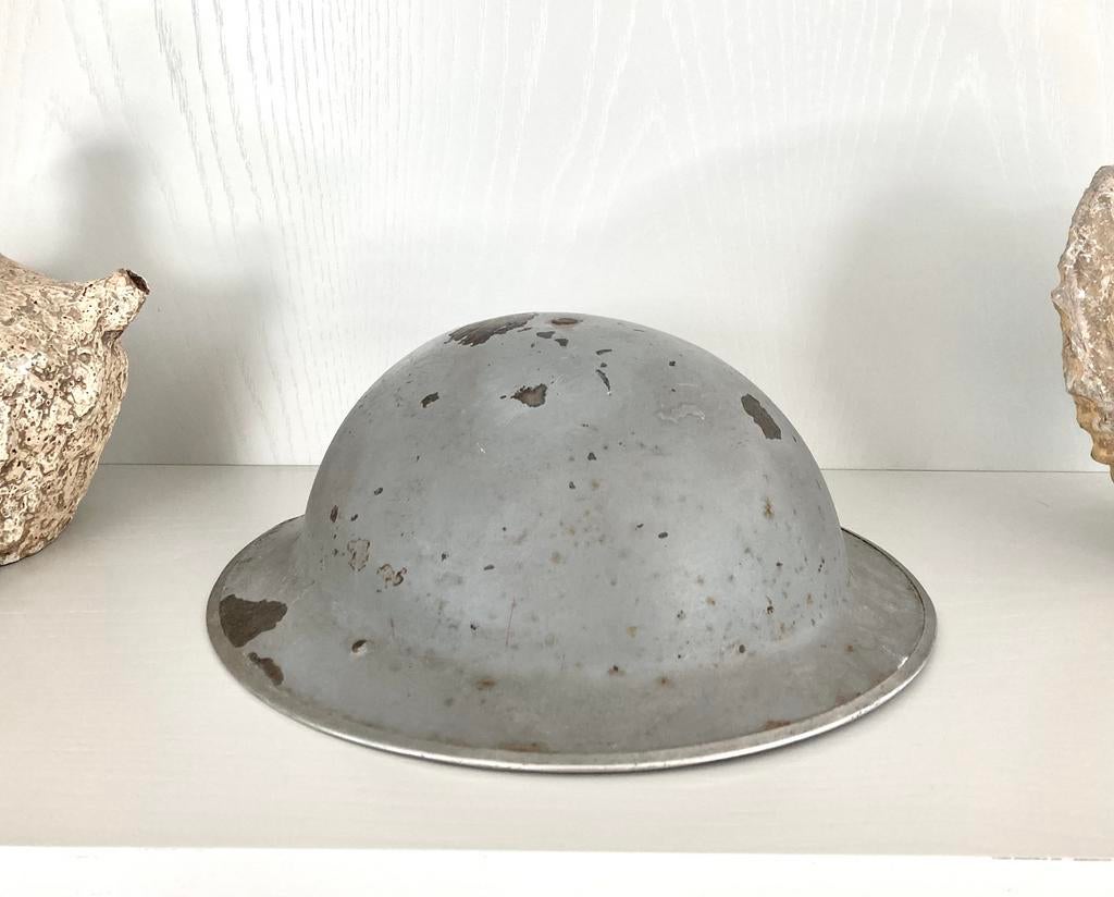 Britse helm WW2 1940 gebruikt door Nederlandse BB, Ophalen of Verzenden, Landmacht, Nederland, Helm of Baret