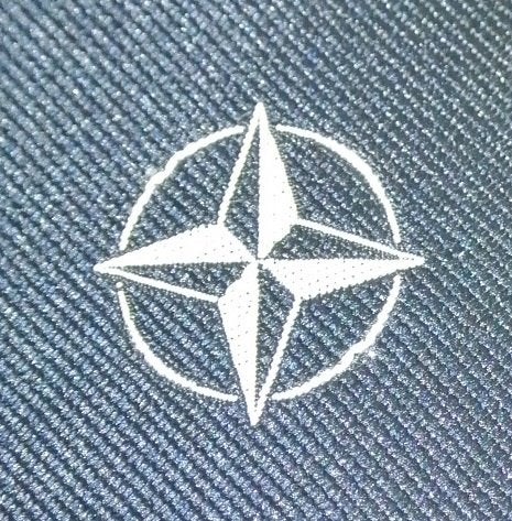 Navo stropdas Nato First Otan, Ophalen of Verzenden, Nieuw, Gebruiksvoorwerp