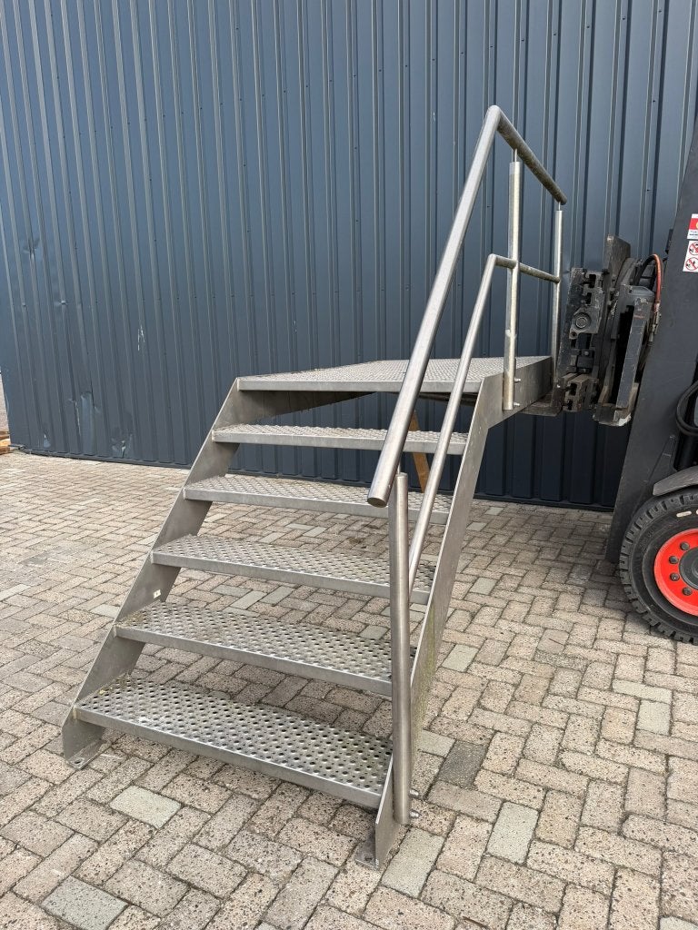 2 stuks RVS bordestrap | 6 treden | bordes van 165x110 cm, Doe-het-zelf en Verbouw, Ophalen, Gebruikt, Overige metalen