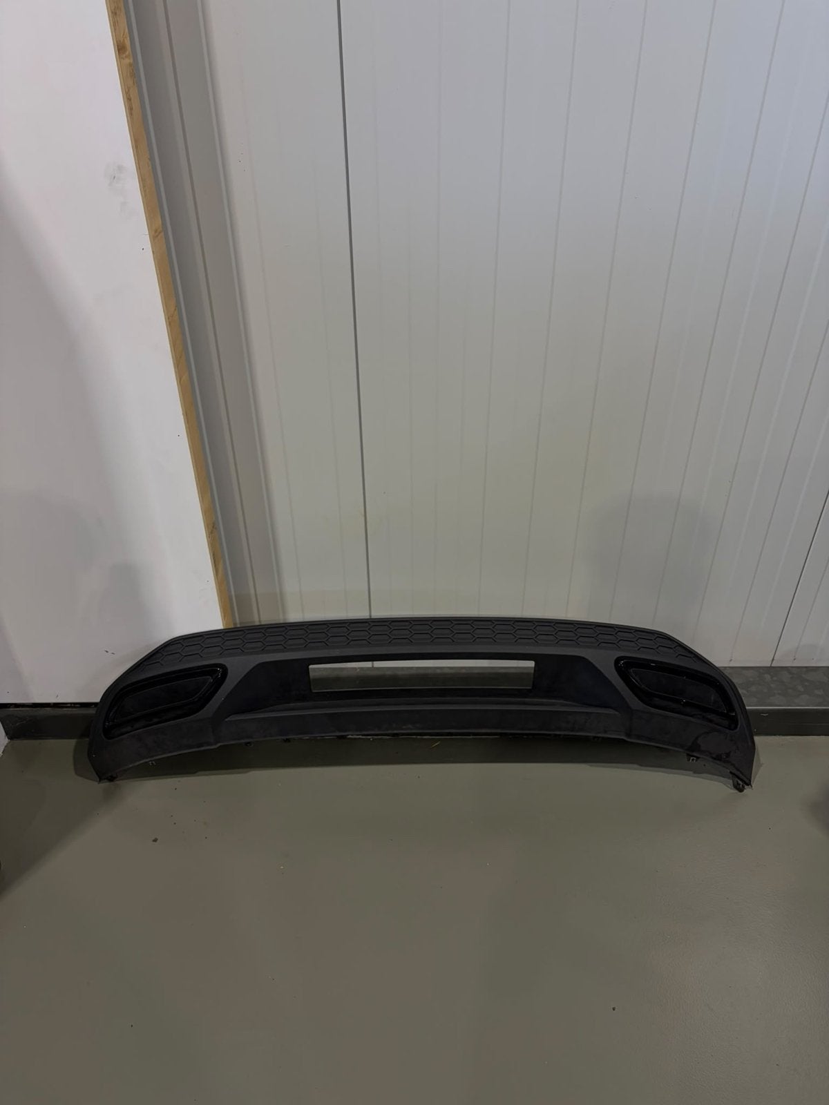Audi A6 C8 Avant S-Line diffuser - glans zwart, Ophalen, Gebruikt, Audi, Achter