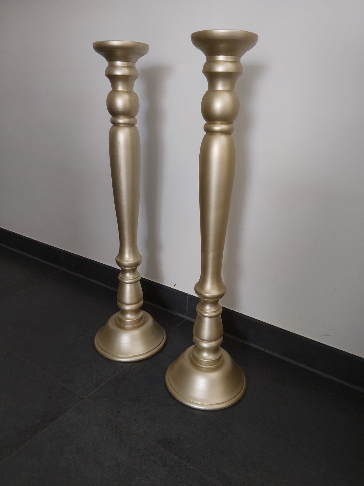 Set van 2 goudkleurige kandelaars, 75 cm hoog, Huis en Inrichting, Woonaccessoires | Kandelaars en Kaarsen, Ophalen, Overige materialen