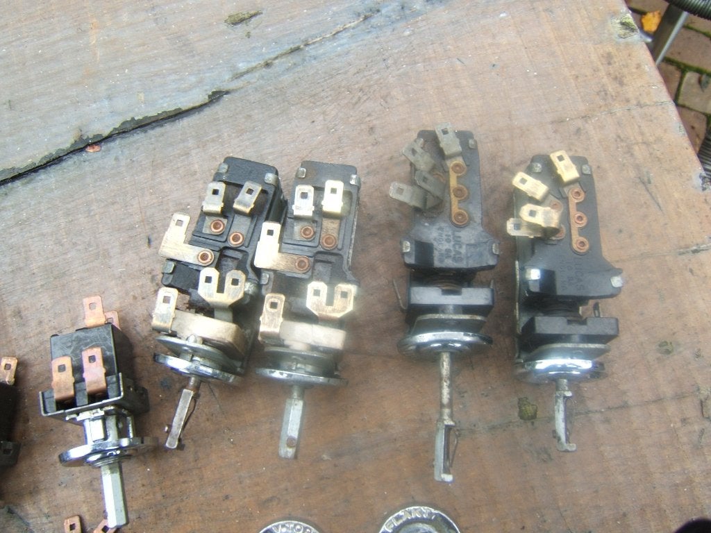 Volvo P1800 onderdelen oa; schakelaars, klokken,, Ophalen of Verzenden, Gebruikt, Volvo