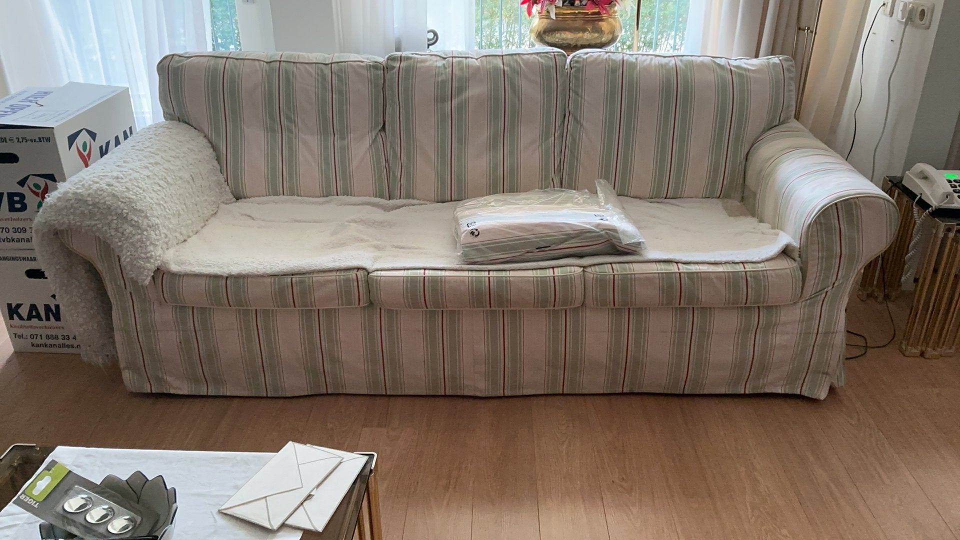 Ikea Ektorp 3zitsbank Chesterfield-stijl en extra nwe hoezen, Huis en Inrichting, Banken | Bankstellen, Ophalen, Driepersoons