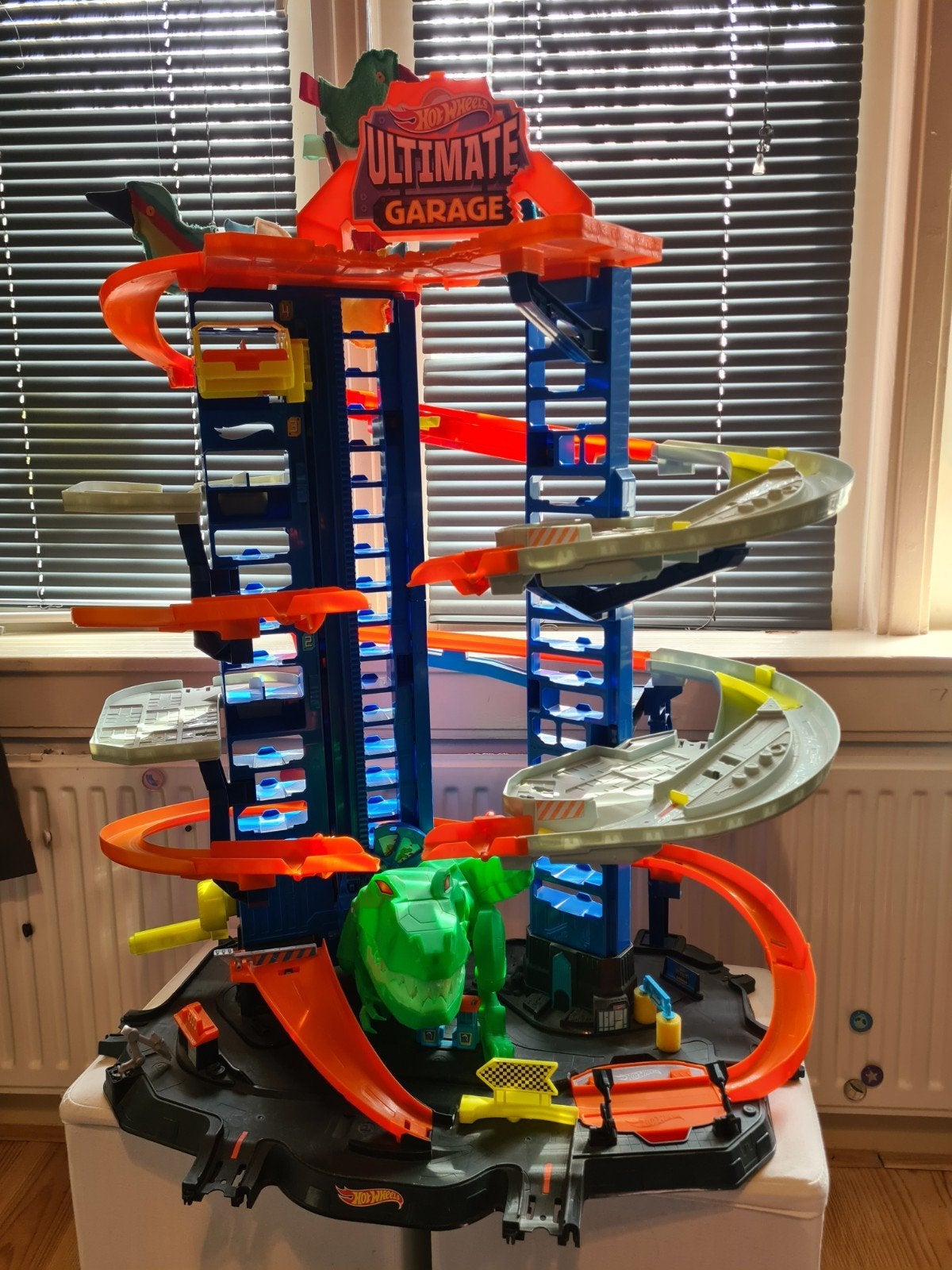 Hot Wheels Ultimate Garage Racebaan met T-Rex, Kinderen en Baby's, Ophalen, Racebaan, Zo goed als nieuw, Hot Wheels