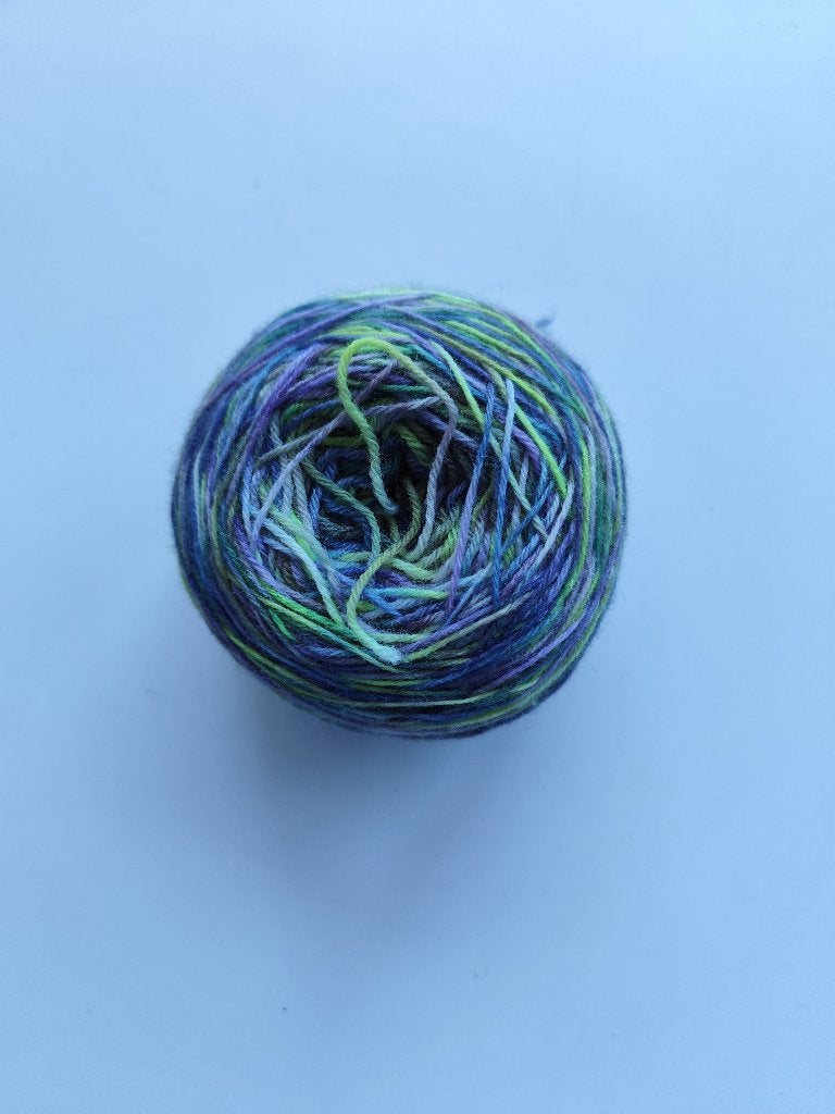 T.k. streng handgeverfd merino sokkengaren kleur paars/groen, Ophalen of Verzenden, Nieuw, Breien of Haken, Wol of Garen