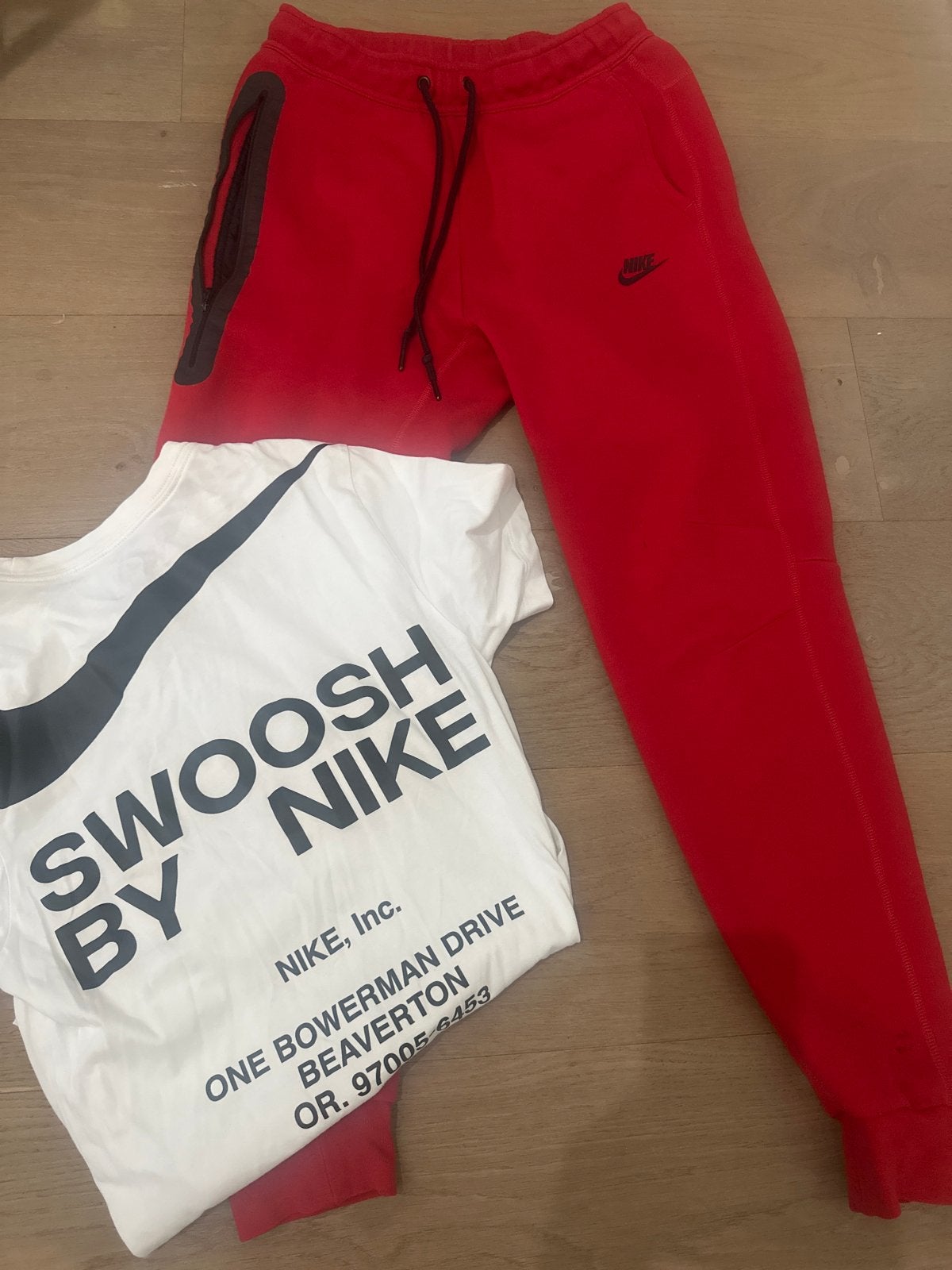 Nike Tech Fleece Joggingbroek & T-shirt Set, Ophalen of Verzenden, Gedragen, Maat 46 (S) of kleiner, Rood