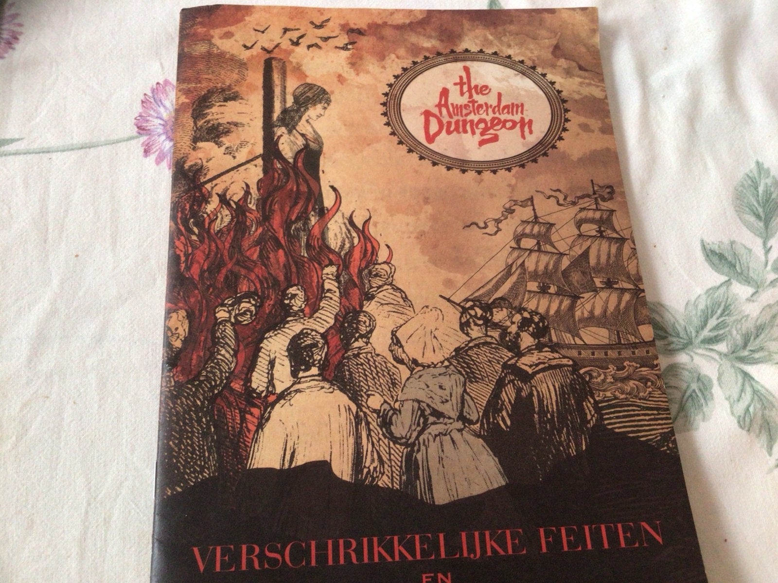 The Amsterdam Dungeon: Verschrikkelijke Feiten en Verhalen, Ophalen of Verzenden, Gelezen, Nederland