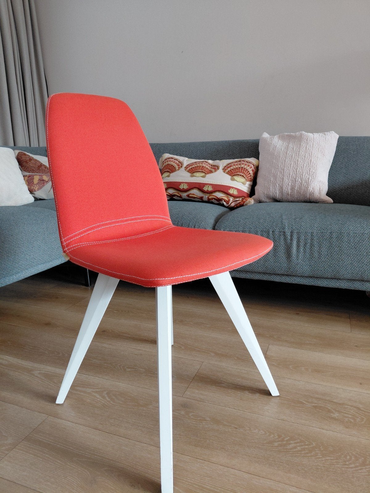 Design stoel Moods by Mobitec - Oranje/Rood met witte poten, Ophalen, Modern design, Overige kleuren, Zo goed als nieuw
