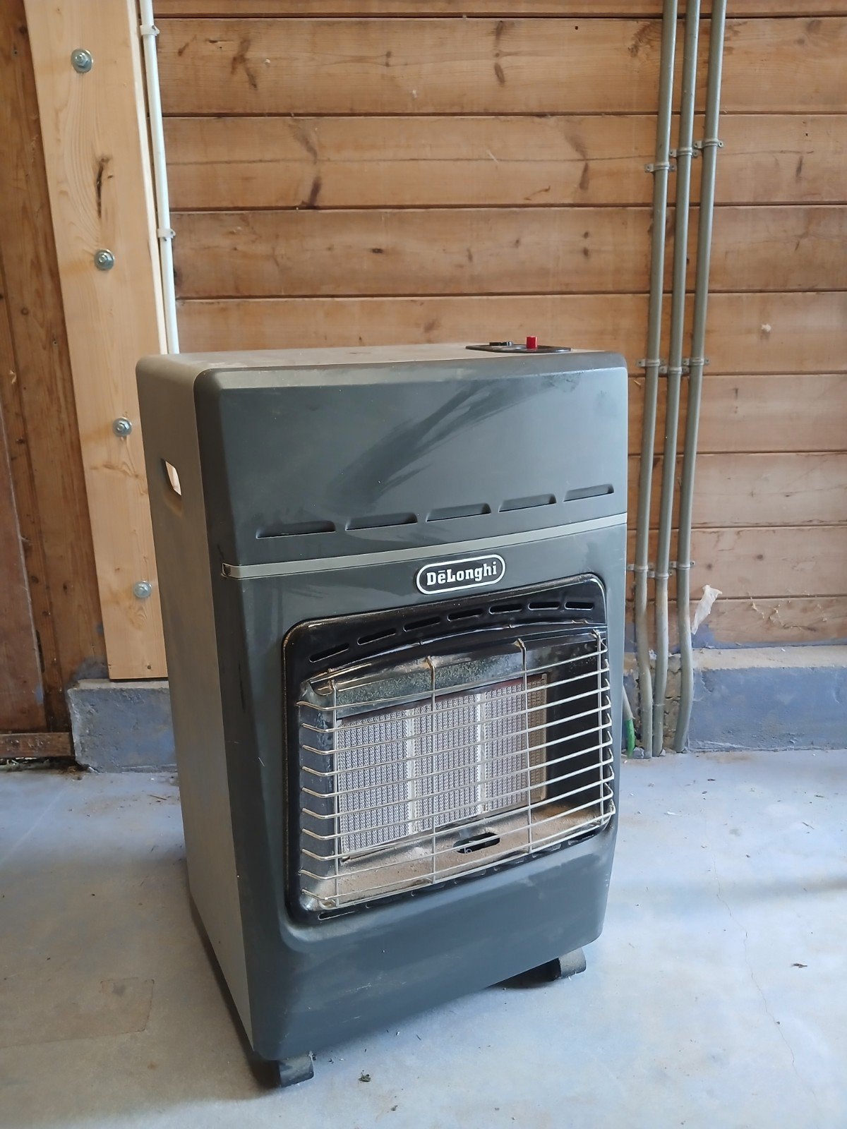 DeLonghi Gaskachel - Verrijdbaar & Ideaal voor Werkplaats, Huis en Inrichting, Kachels, Gebruikt, Gas, Ophalen of Verzenden, Vrijstaand
