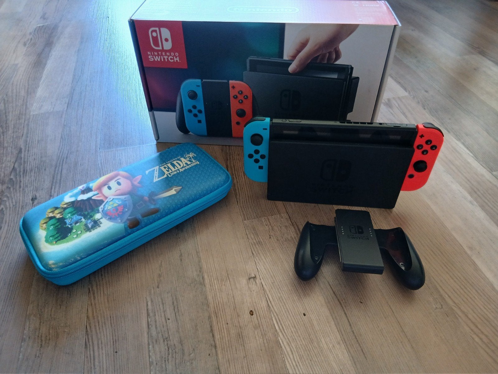 Nintendo Switch V1 Inclusief doos & hoes, Spelcomputers en Games, Spelcomputers | Nintendo Switch, Ophalen of Verzenden, Gebruikt