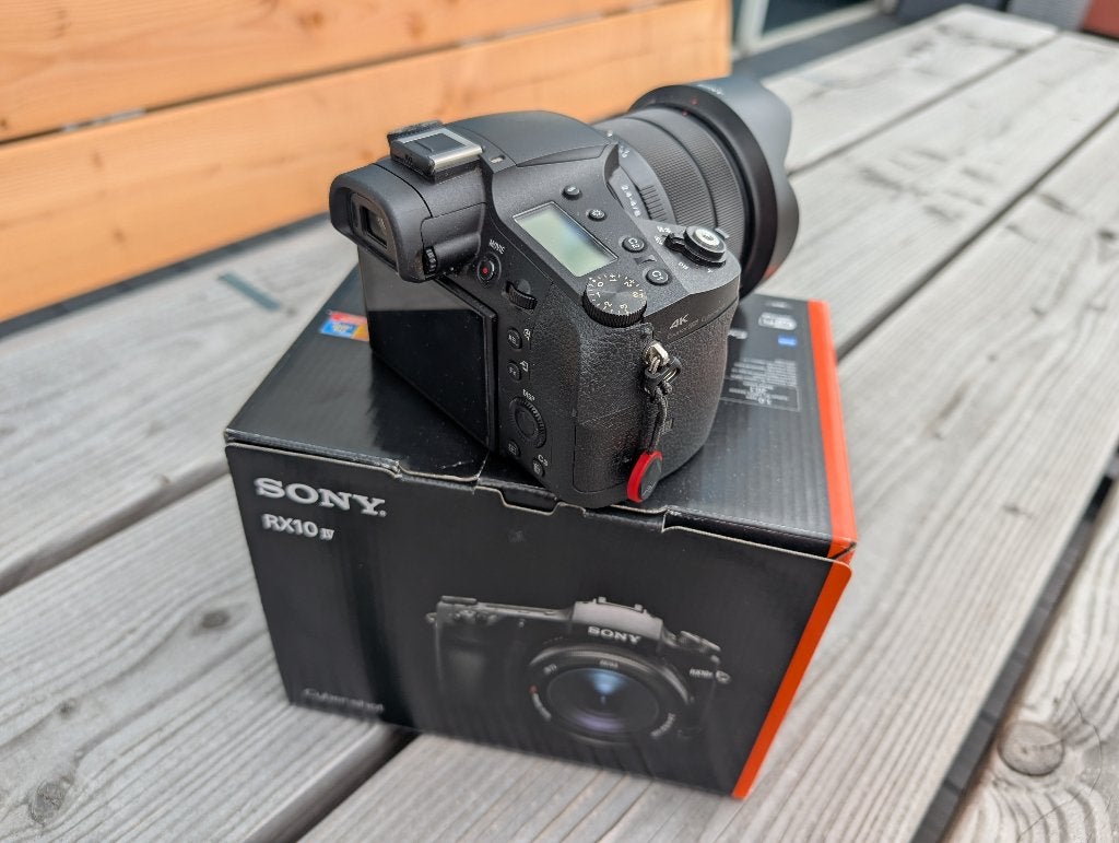 Sony RX10 mark IV, Bluetooth, Geheugenkaart, Ophalen of Verzenden, Zo goed als nieuw