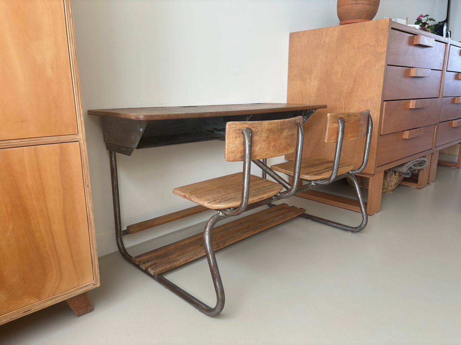 Dubbele lessenaar schoolbankje hout/metaal vintage, Huis en Inrichting, Ophalen, Gebruikt