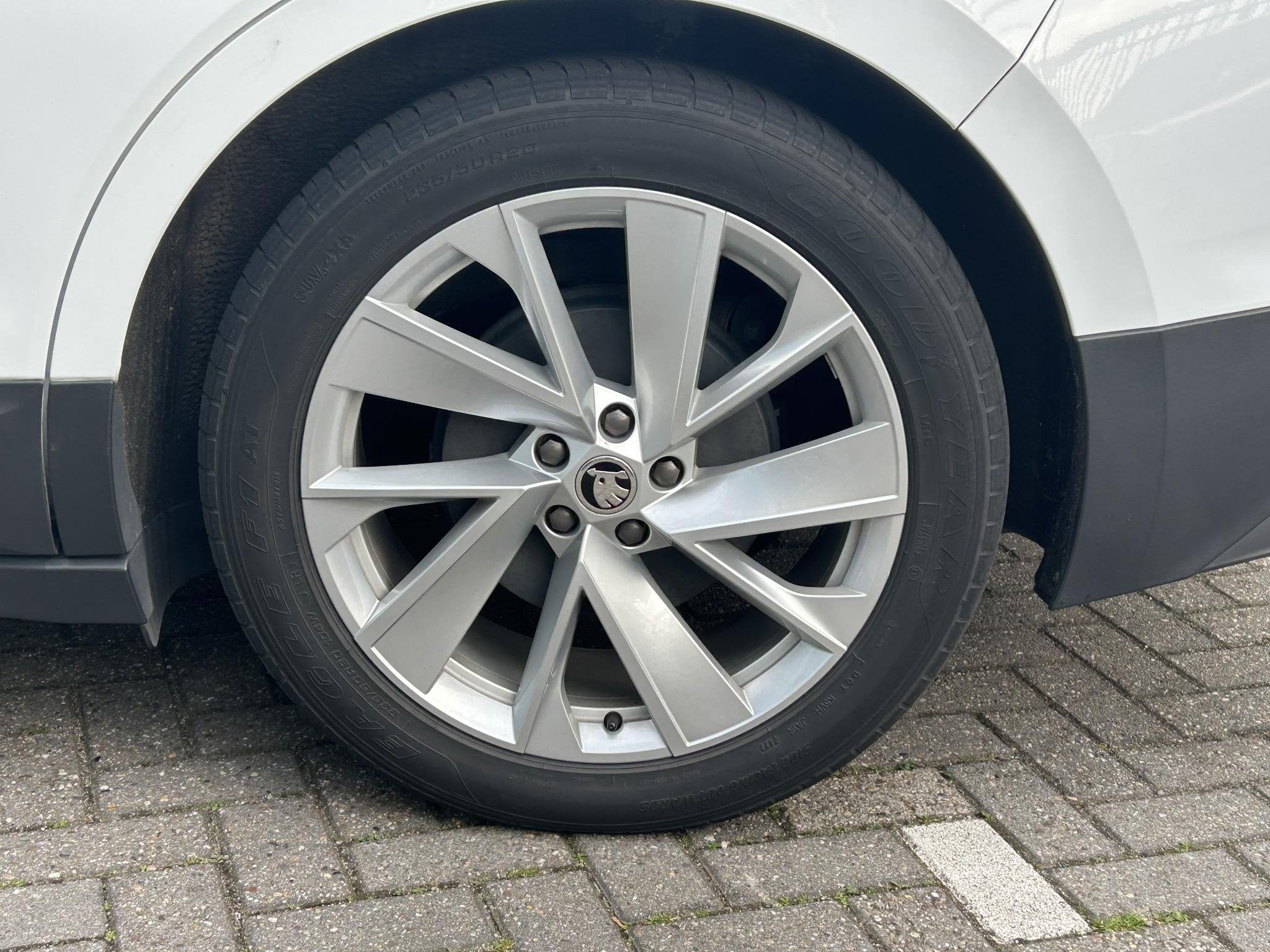 Skoda Enyaq iV 60 SoH 92,5% | Stoelverwarming voor+achter |, Auto's, Automaat, 397 km, Achterwielaandrijving, Gebruikt