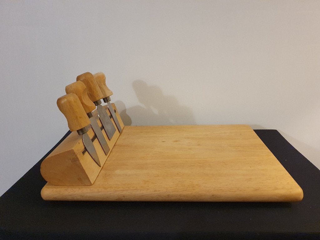 Stevige houten kaasplank met 4 mesjes, Snij-/serveerplank, Ophalen of Verzenden, Gebruikt