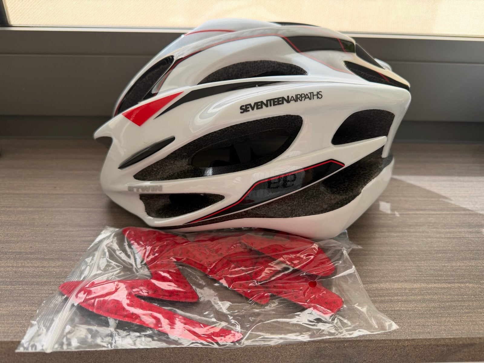 Complete Wielrenset: Helm, Pomp, Handschoenen & Reparatieset, Fietsen en Brommers, Fietsaccessoires | Fietshelmen, Zo goed als nieuw