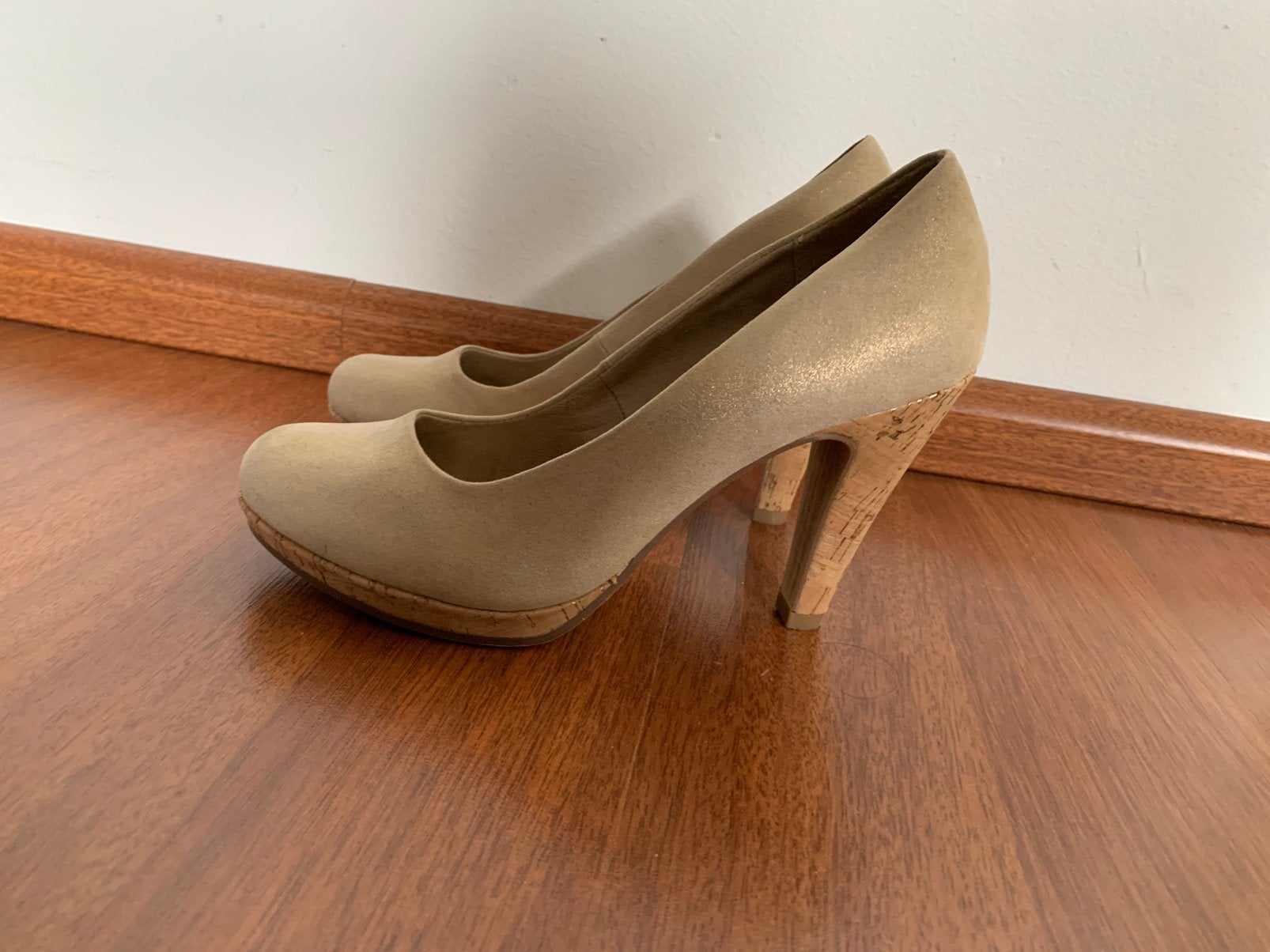 Marco Tozzi pump maat 39, Ophalen of Verzenden, Zo goed als nieuw, Beige