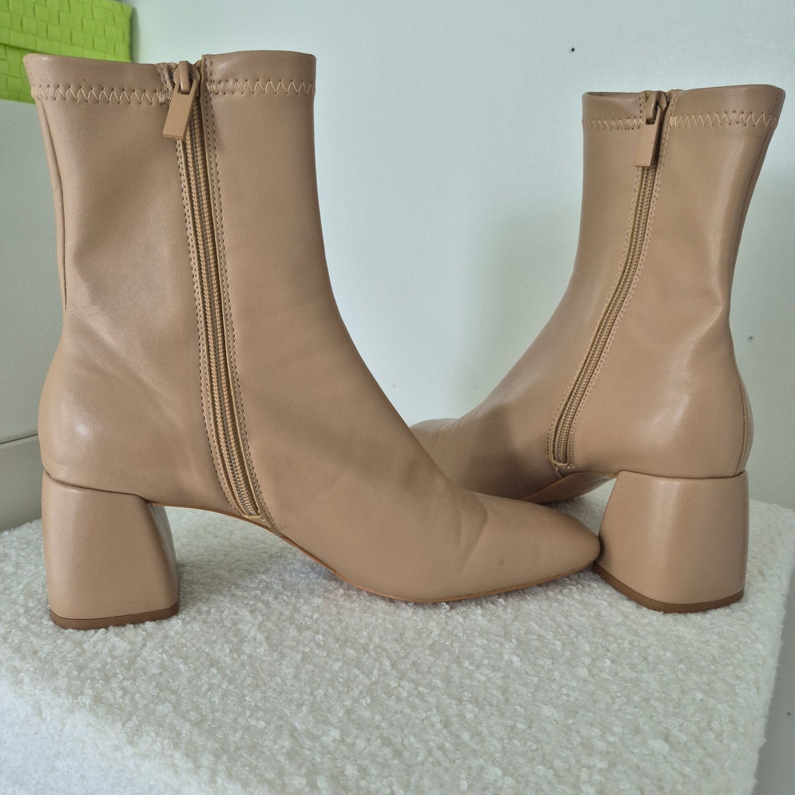 Stradivarius enkellaarsjes zo goed als nieuw maat 40, Kleding | Dames, Beige, Lage of Enkellaarzen, Ophalen of Verzenden, Zo goed als nieuw