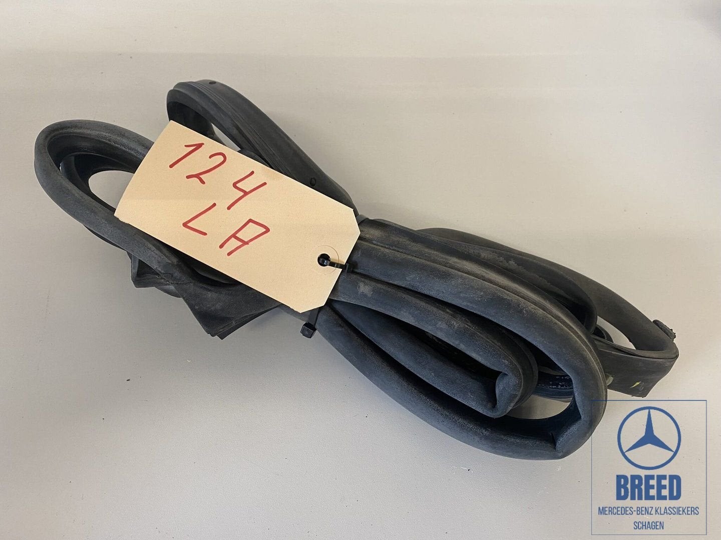 Deurrubber linksachter voor Mercedes-Benz W124 sedan, Gebruikt, -, Ophalen of Verzenden, -