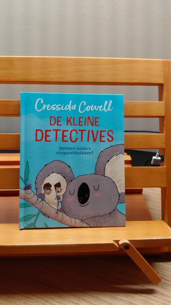 De Kleine Detectives - Cressida Cowell (Kinderboek), Boeken, Kinderboeken | Jeugd | onder 10 jaar, Ophalen of Verzenden, Zo goed als nieuw