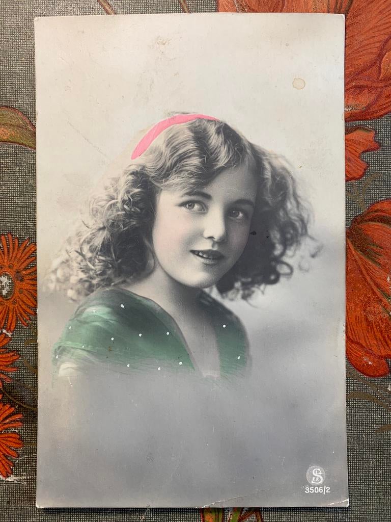 1917 Meisje met lang haar en roze haarband (NN), Verzamelen, Ophalen of Verzenden, Voor 1920, Gelopen, Kinderen