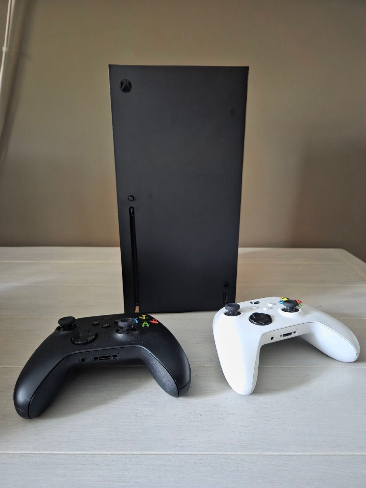 Xbox Series X met twee controllers zgan, Spelcomputers en Games, Ophalen, Zo goed als nieuw, Xbox Series X