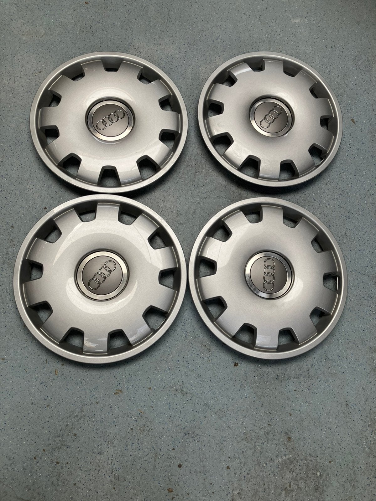 Set van 4 ongebruikte originele 16 inch Audi wieldoppen, Ophalen of Verzenden, Nieuw