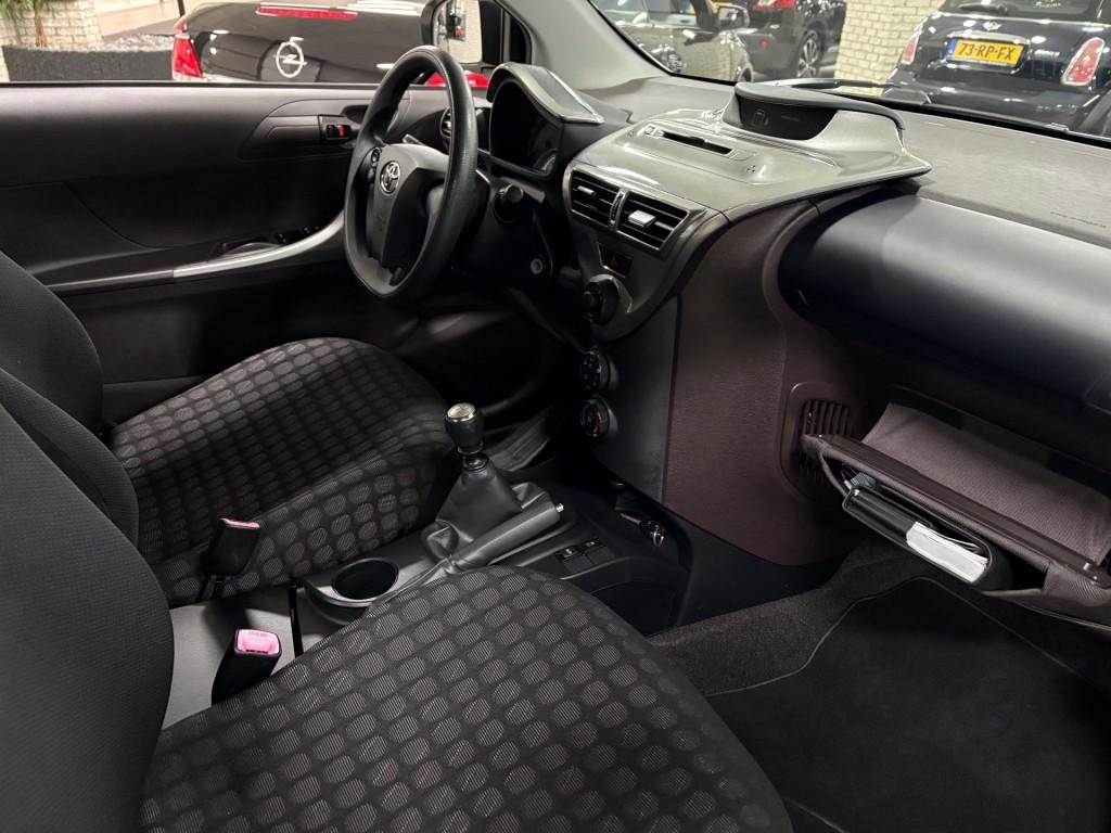 Toyota IQ 1.0 VVTI Stuurbekrachtiging Elec. Pakket AUX NAP, Auto's, Toyota, Gebruikt, Huisgarantie, Met garantie (alle), 4 stoelen