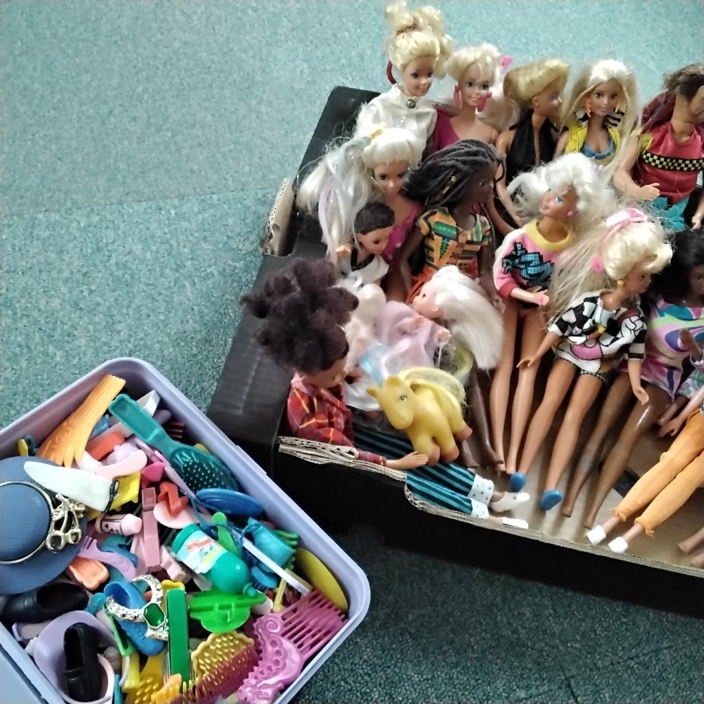 Leuke verzameling oude Barbie modellen 22 stuks plus doos, Ophalen of Verzenden, Pop