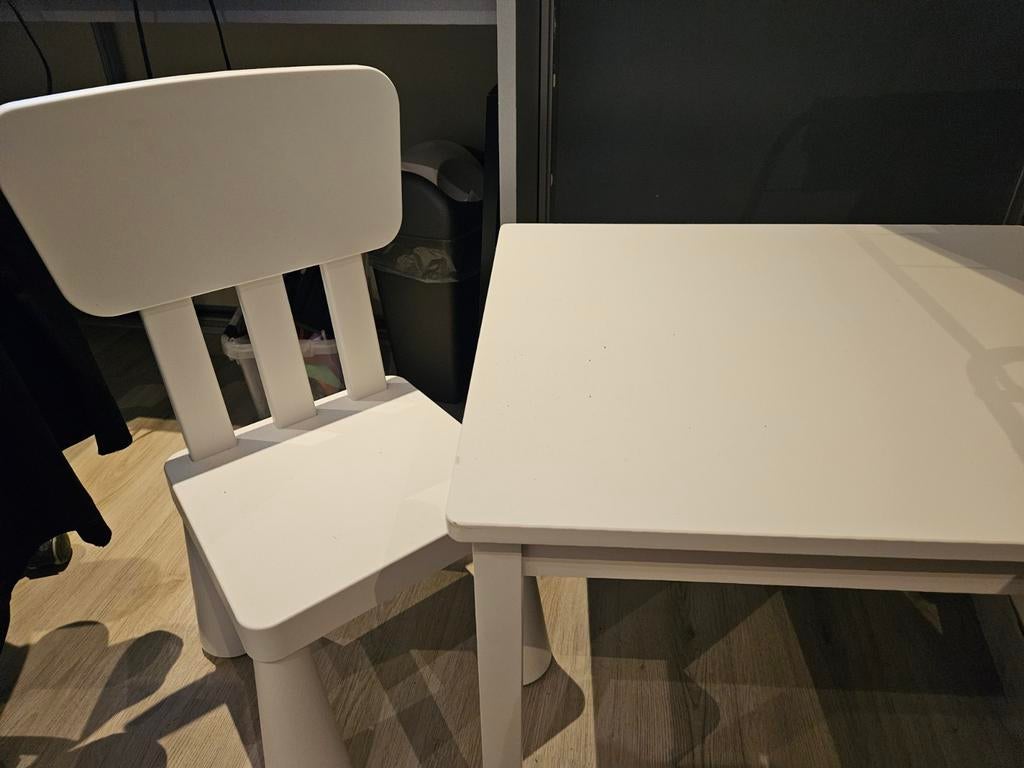 IKEA houten kindertafel met plastic stoel, Ophalen of Verzenden